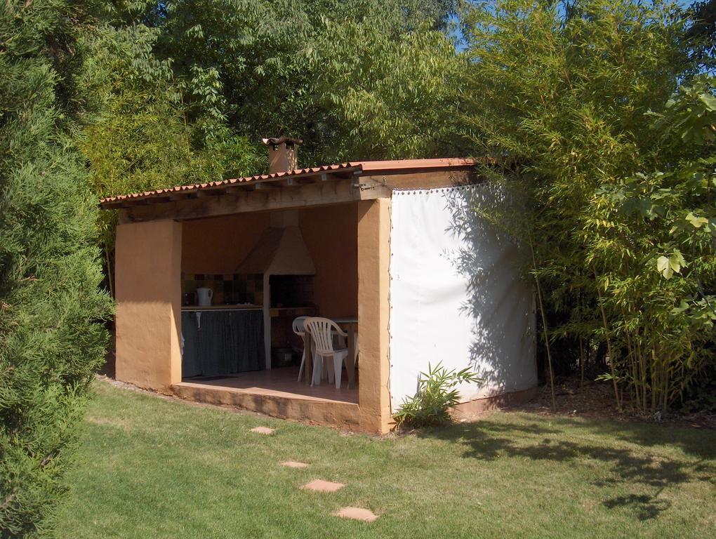 La Genestiere Bed & Breakfast Clermont-lʼHérault Dış mekan fotoğraf