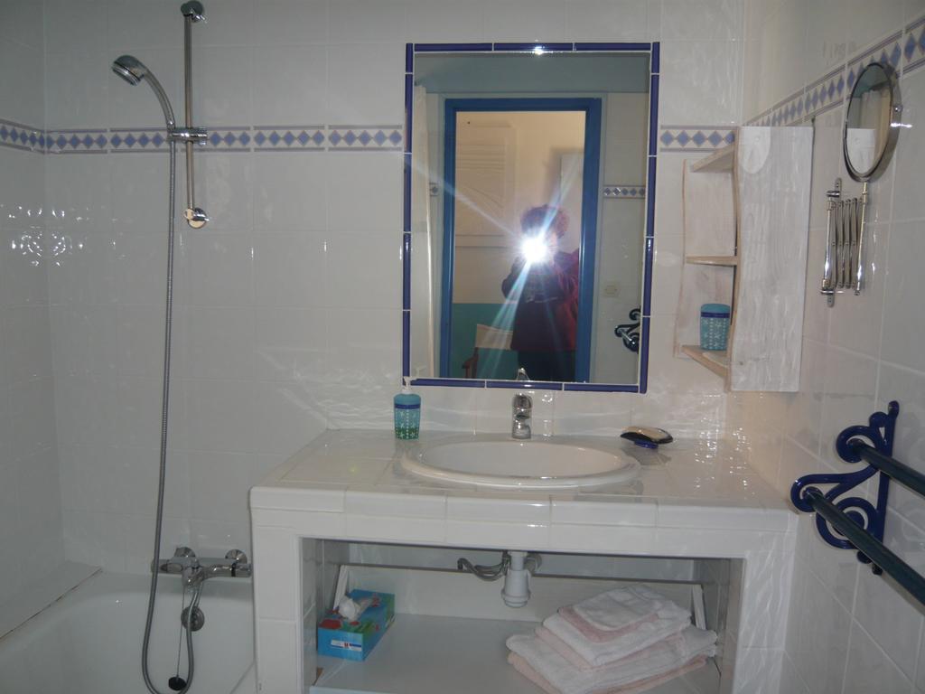 La Genestiere Bed & Breakfast Clermont-lʼHérault Dış mekan fotoğraf