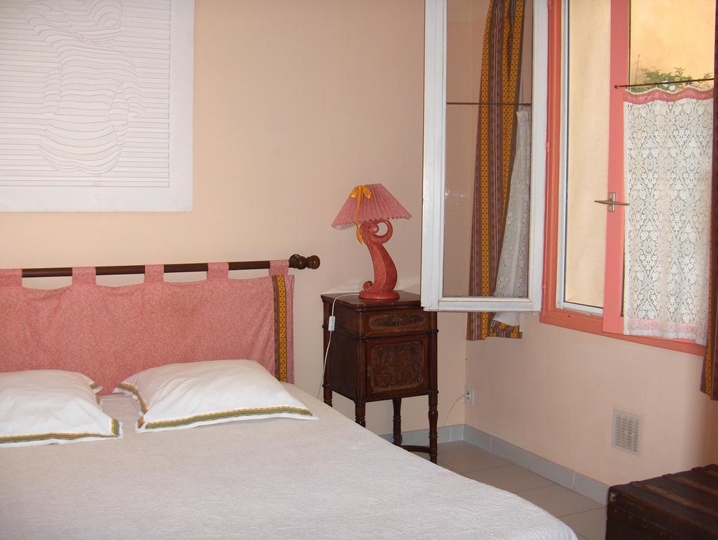 La Genestiere Bed & Breakfast Clermont-lʼHérault Dış mekan fotoğraf