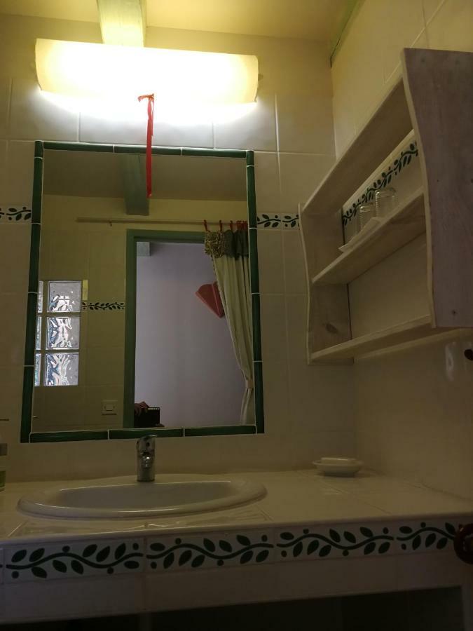La Genestiere Bed & Breakfast Clermont-lʼHérault Dış mekan fotoğraf