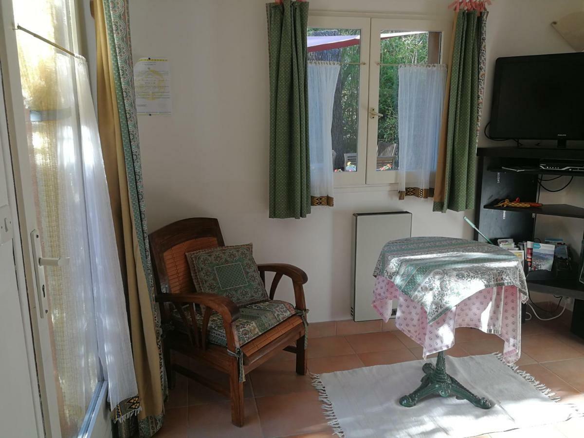 La Genestiere Bed & Breakfast Clermont-lʼHérault Dış mekan fotoğraf